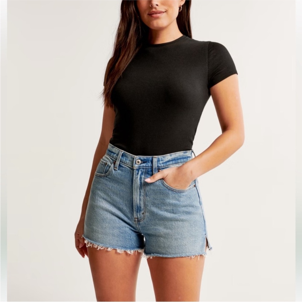Abercrombie & Fitch The Mom Short High Rise Curve Love